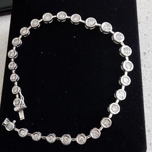 2.90 carats natural diamonds, tennis bracelet in platinum